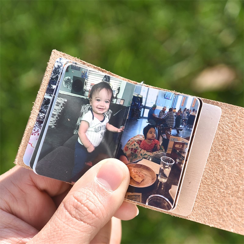 سلسلة مفاتيح ألبوم صور مخصص من - مراجعة Custom Photo Book وسعره