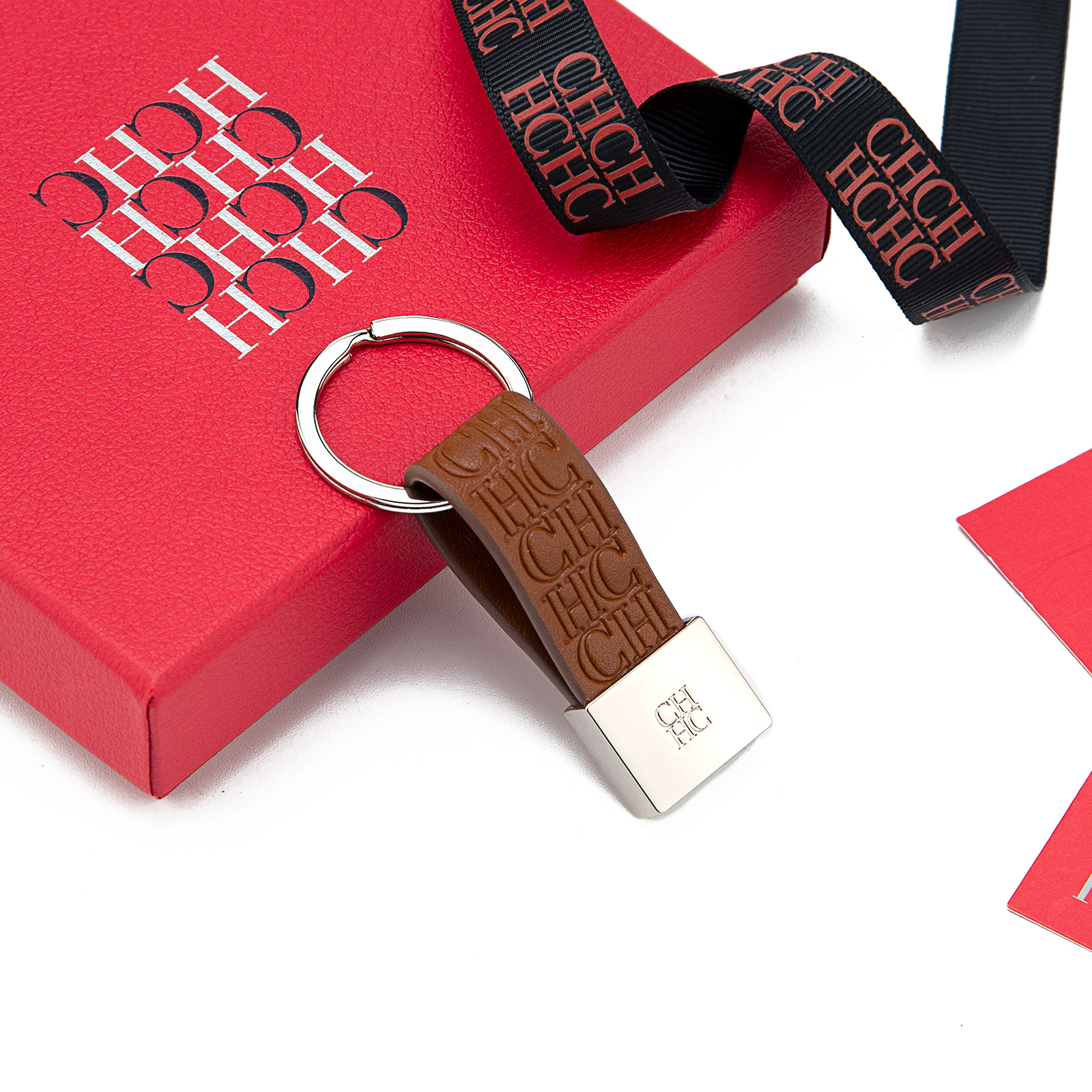 حلقة مفاتيح جلدية منقوشة بشعار - مراجعة Monogram Keychain Leather وسعره