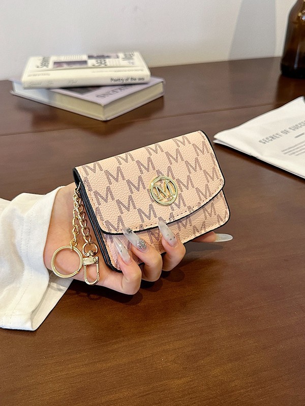 حافظة بطاقات من الجلد الصناعي  - مراجعة Monogram Keychain Leather وسعره
