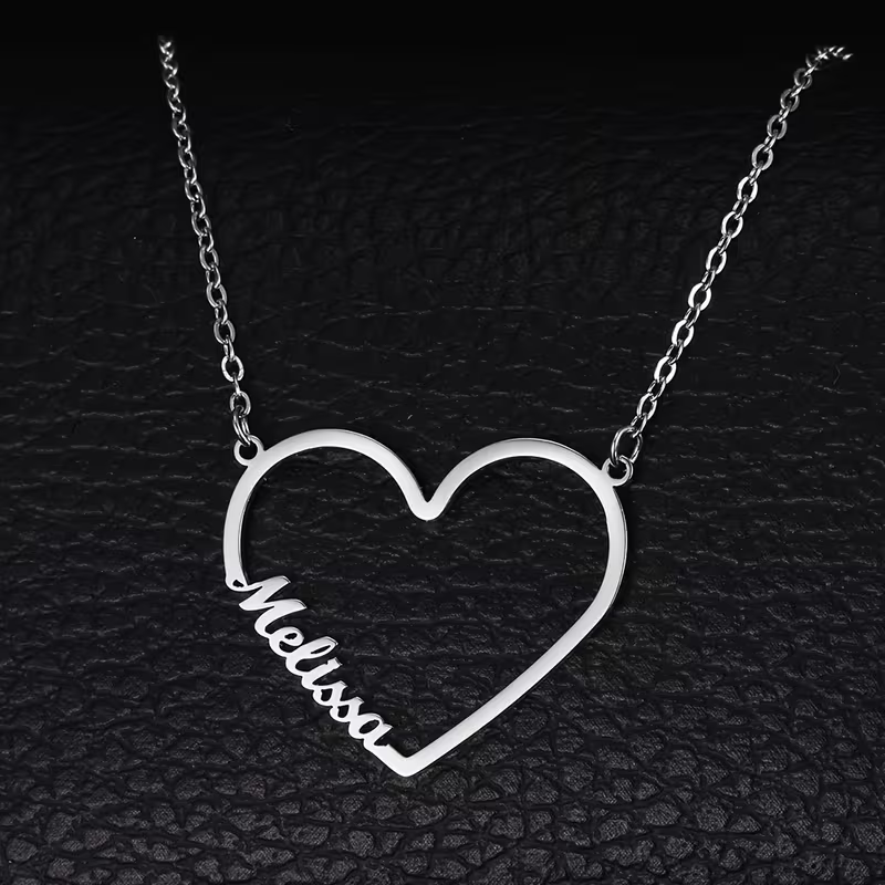 قلادة مخصصة بأسماء متداخلة على - مراجعة Name Necklace Custom وسعره