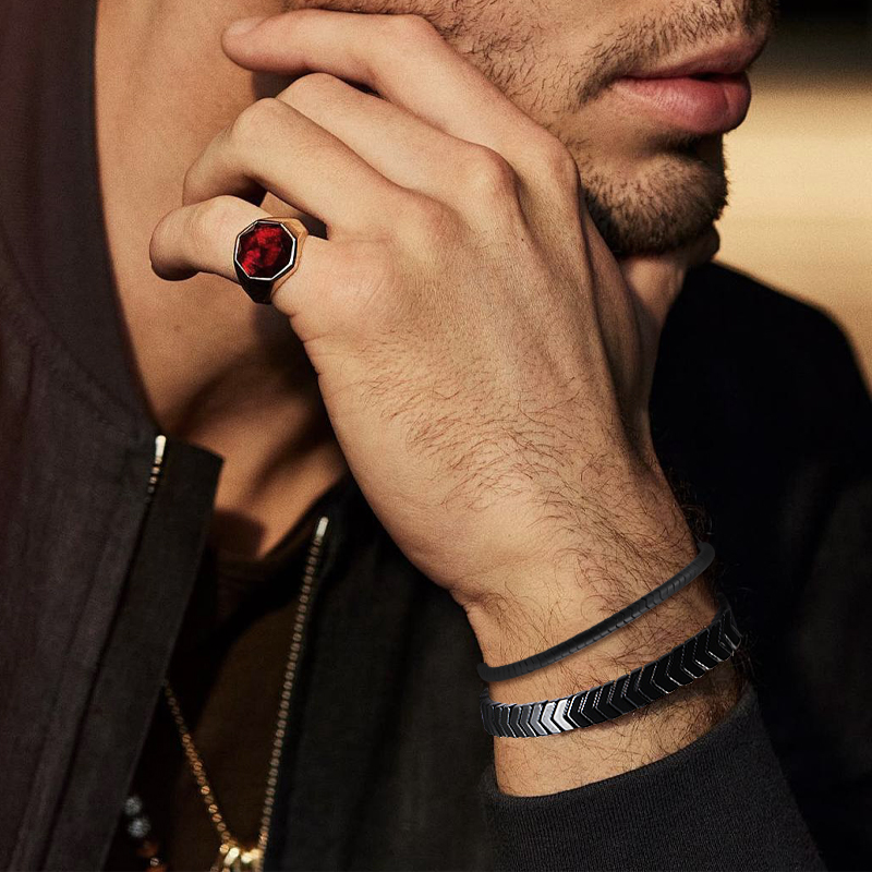 سوار هيماتيت من الحجر الأسود ل - مراجعة Coordinates Bracelet وسعره