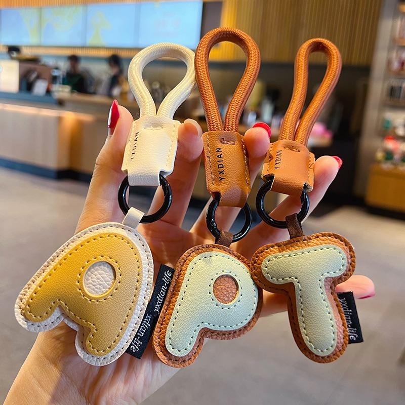 سلسلة مفاتيح من الجلد الصناعي  - مراجعة Monogram Keychain Leather وسعره