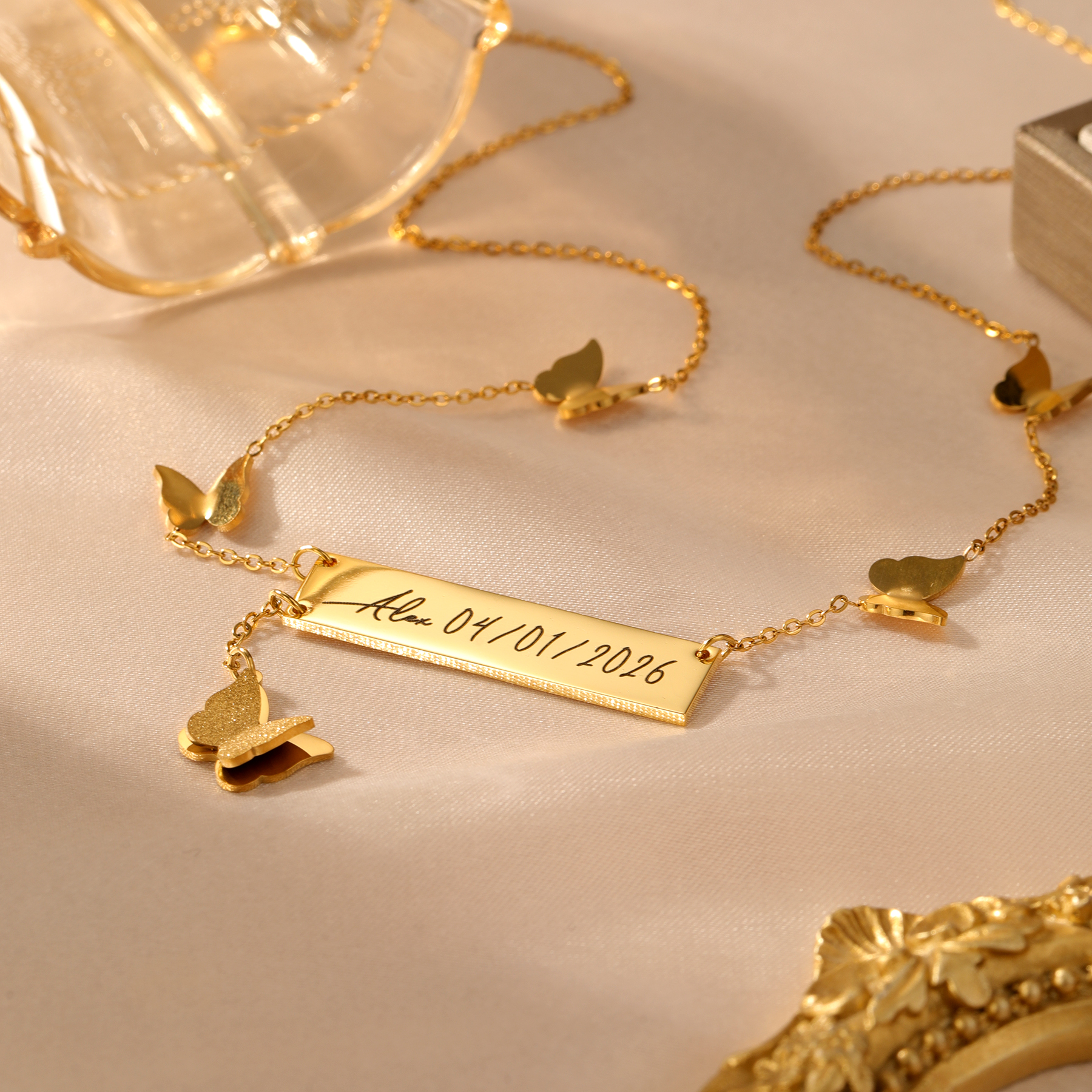 قلادة اسم شخصية على شكل فراشة، - مراجعة Handwriting Necklace Bar وسعره
