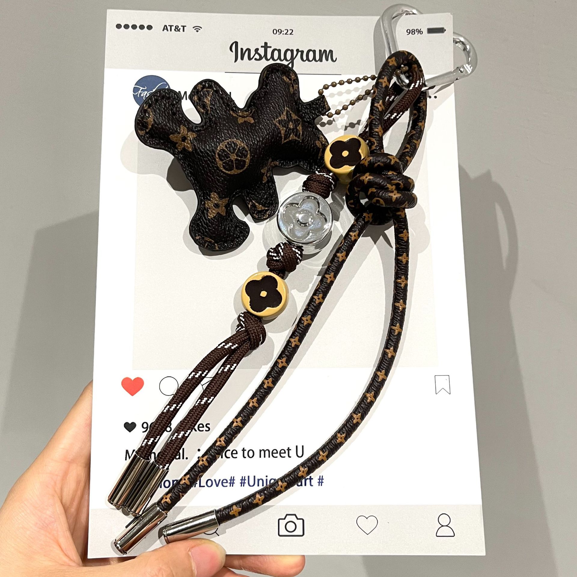 قلادة على شكل دب صغير للحقائب، - مراجعة Monogram Keychain Leather وسعره