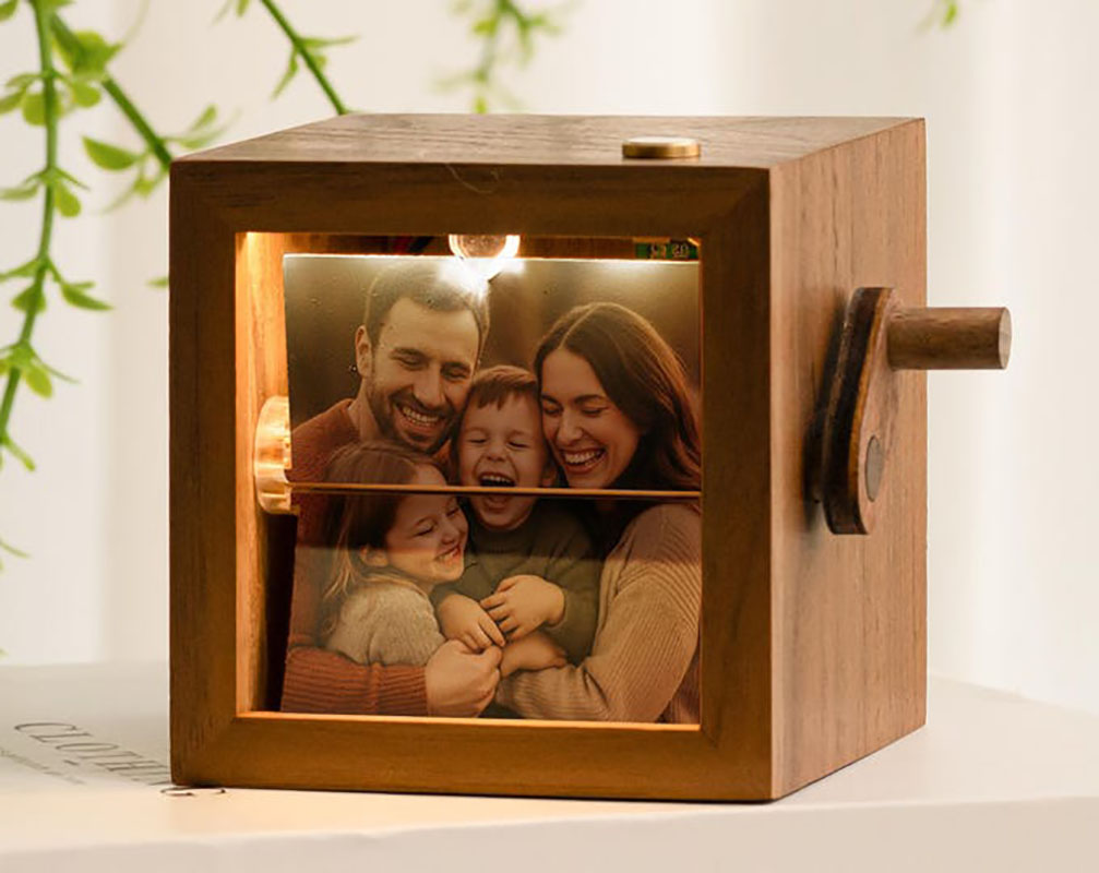 صندوق الرسوم المتحركة للصور ال - مراجعة Custom Photo Book وسعره