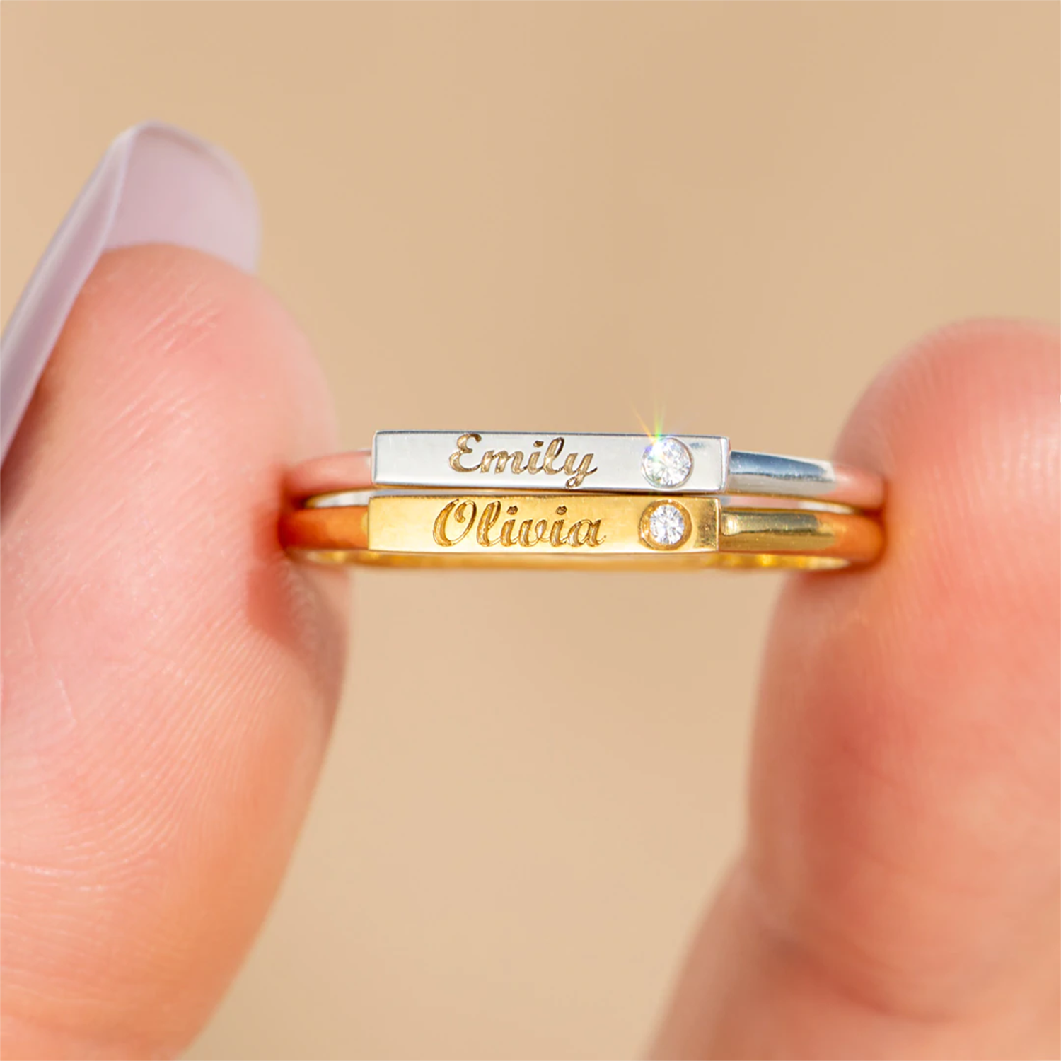 شخصية محفورة الحد الأدنى بار ا - مراجعة Initial Ring Custom وسعره