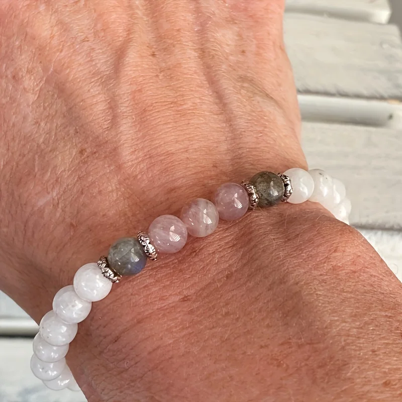 سوار جديد من حجر القمر واللابر - مراجعة Coordinates Bracelet وسعره