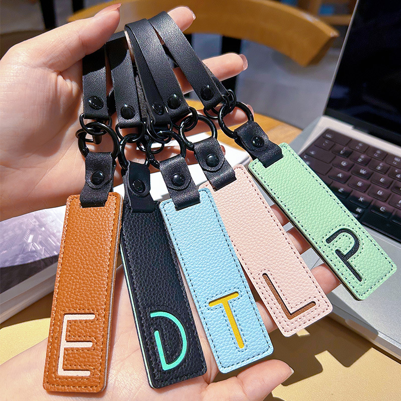 الكلاسيكية بو الجلود المفاتيح  - مراجعة Monogram Keychain Leather وسعره