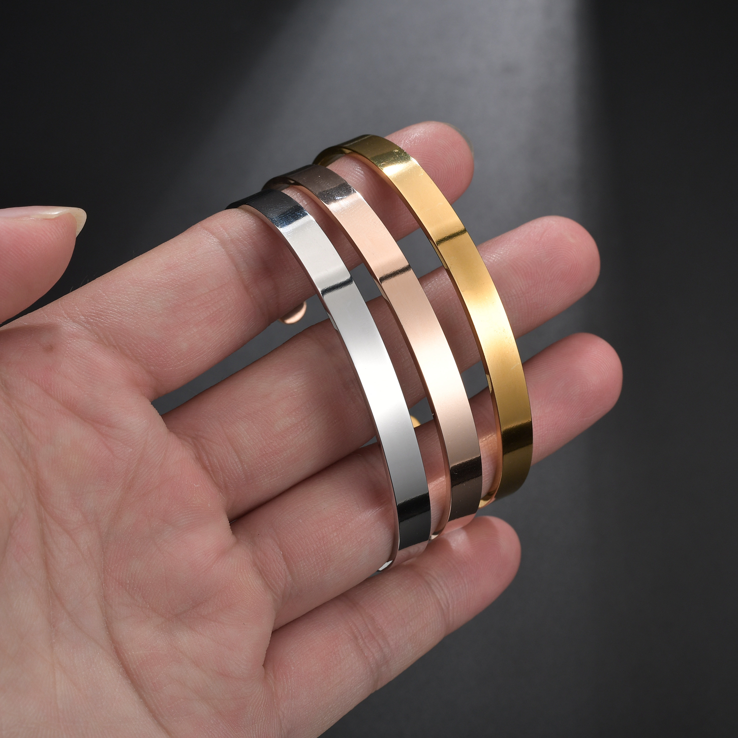 أساور معصم مخصصة منقوشة بالاسم - مراجعة Coordinates Bracelet وسعره