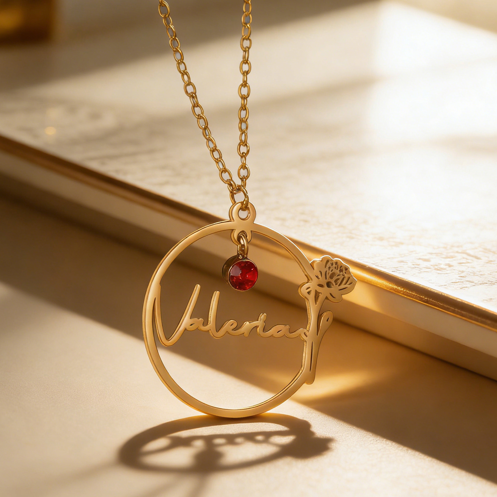 قلادة مخصصة بالاسم من هاييوفلا - مراجعة Birth Flower Necklace وسعره