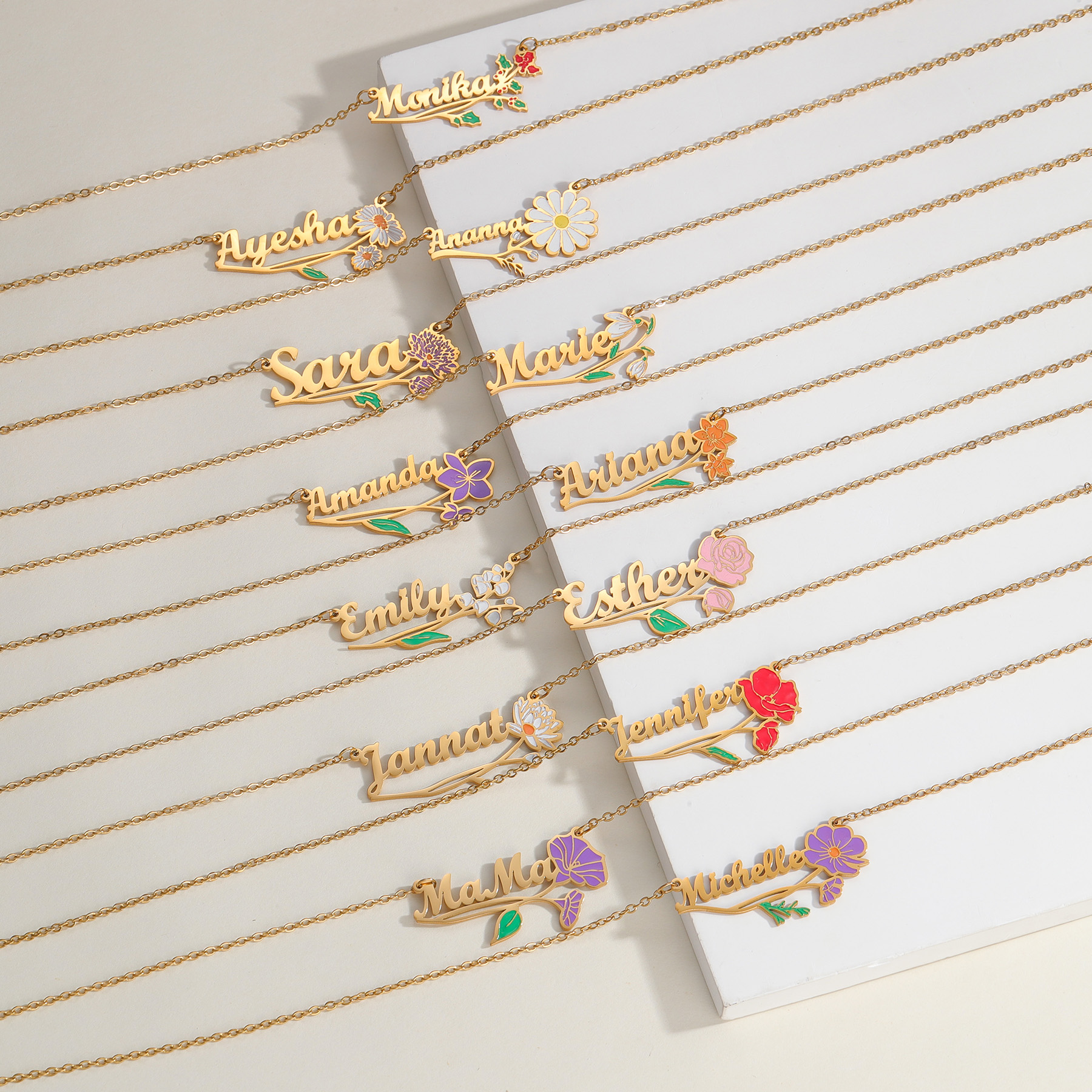 قلادة أتشيروب مخصصة بالاسم مع  - مراجعة Birth Flower Necklace وسعره