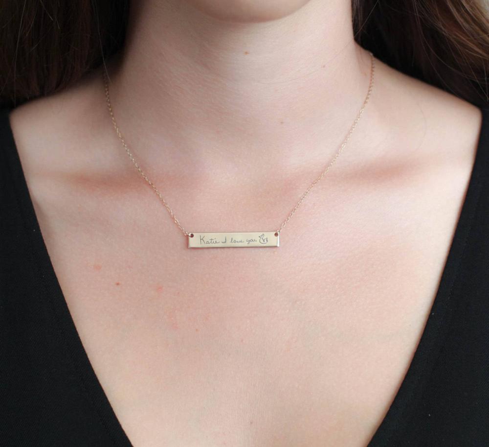 قلادة شخصية مع اسم الكتابة الي - مراجعة Handwriting Necklace Bar وسعره