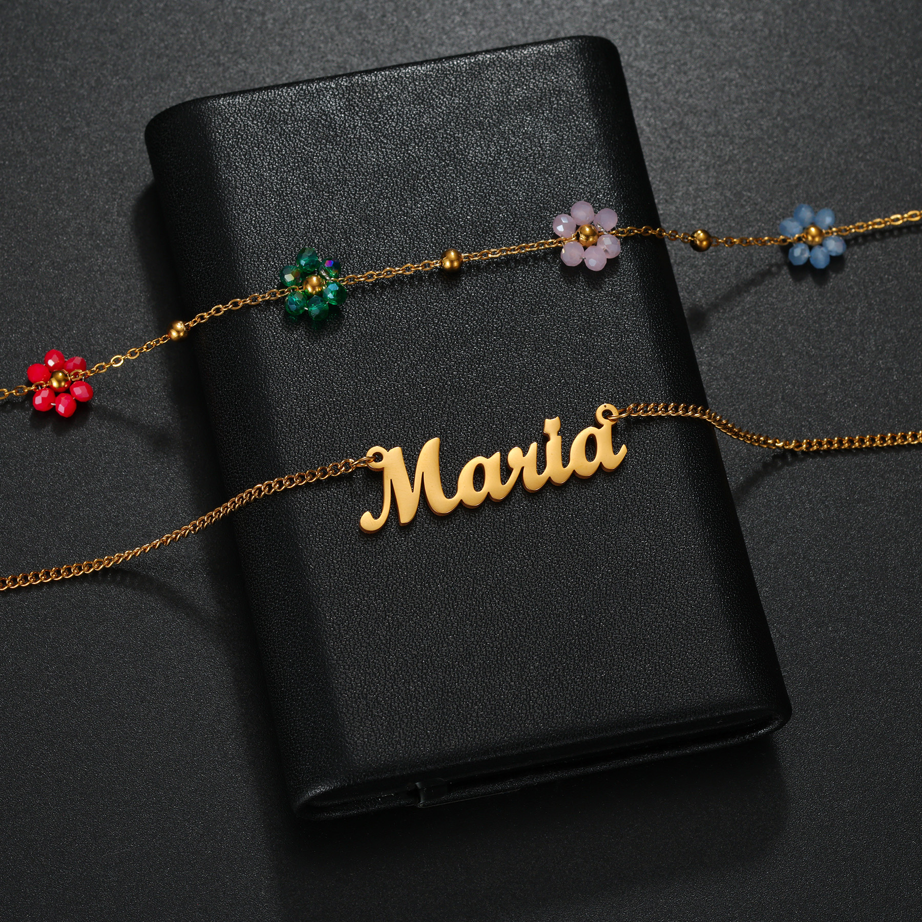 مجموعة مجوهرات مخصصة بالاسم من - مراجعة Birth Flower Necklace وسعره