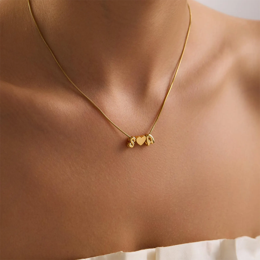 قلادة مخصصة بحرفين أبجديين على - مراجعة Name Necklace Custom وسعره