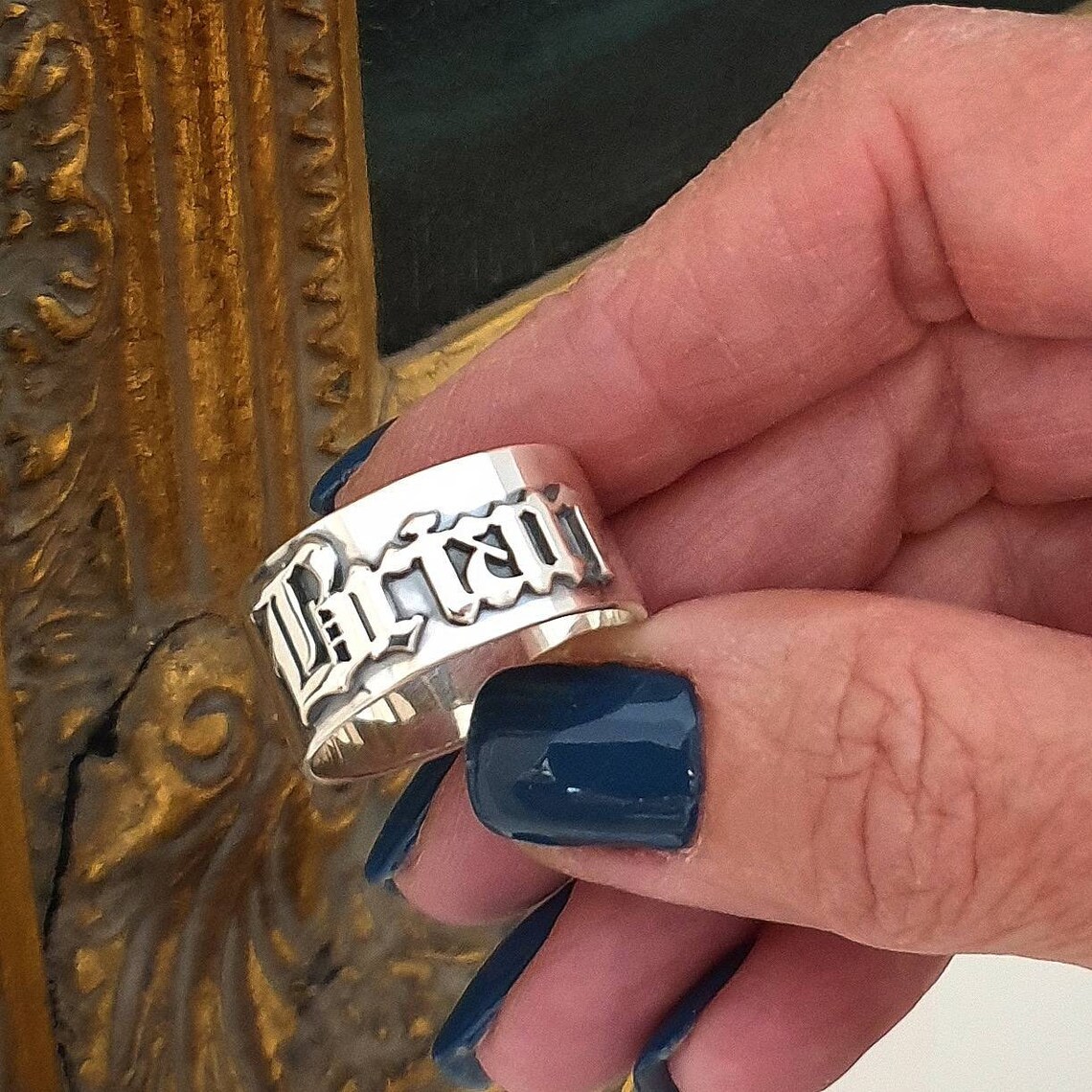 12 مللي متر الرجال القوطية خوا - مراجعة Initial Ring Custom وسعره