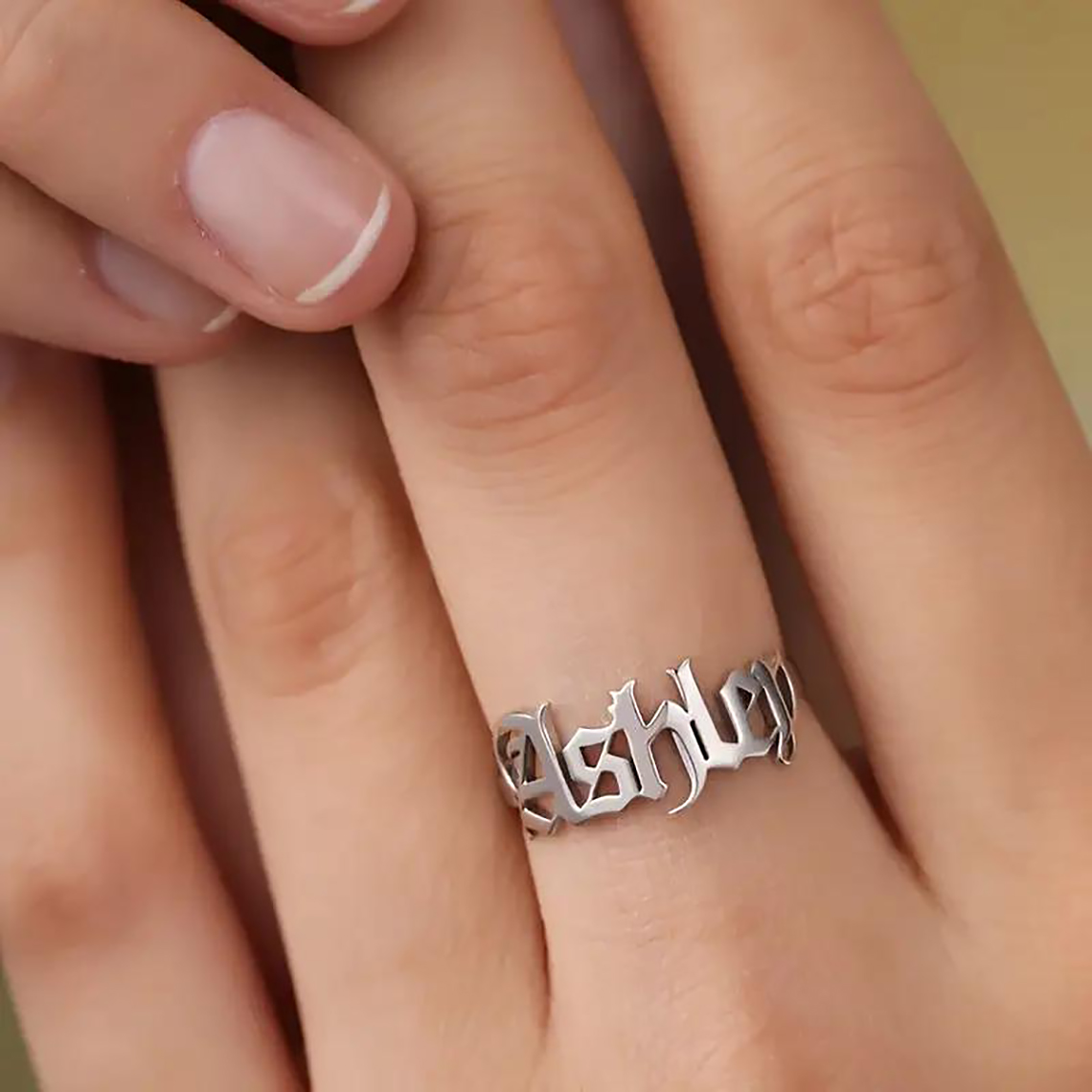 خاتم الذهب المخصص للنساء خواتم - مراجعة Initial Ring Custom وسعره