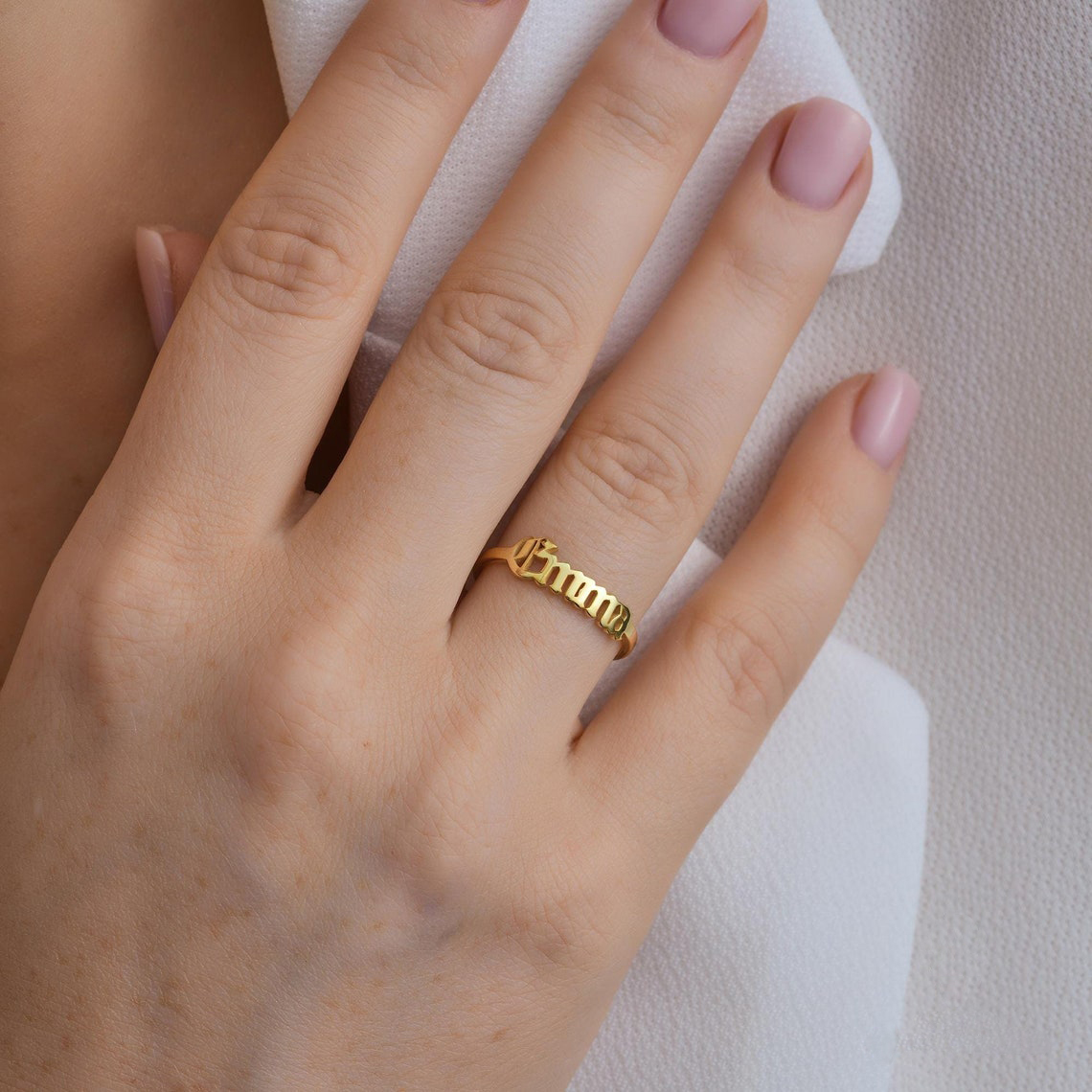 خاتم الذهب المخصص للنساء خواتم - مراجعة Initial Ring Custom وسعره